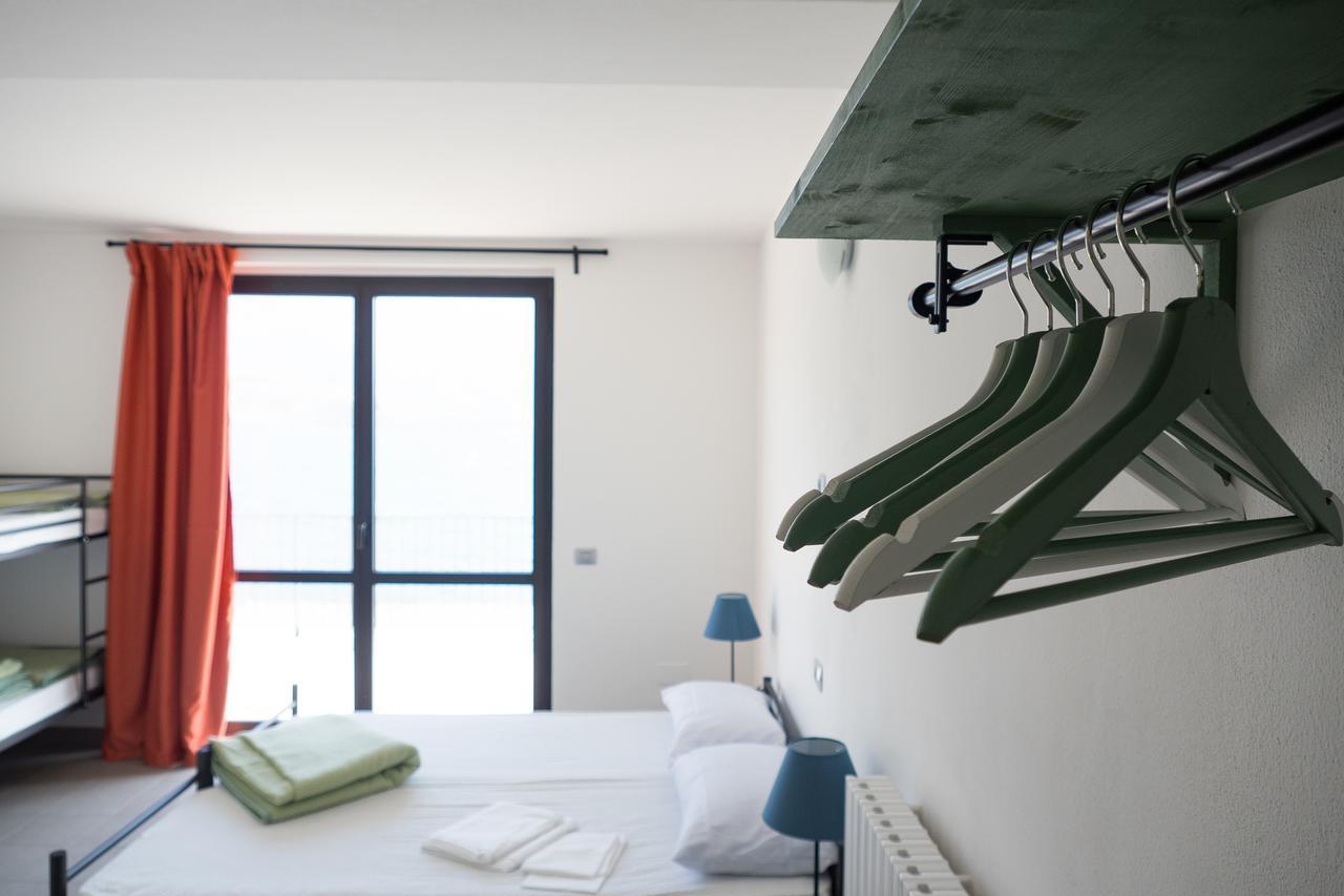 Hostal Lake Como Beach Hostel