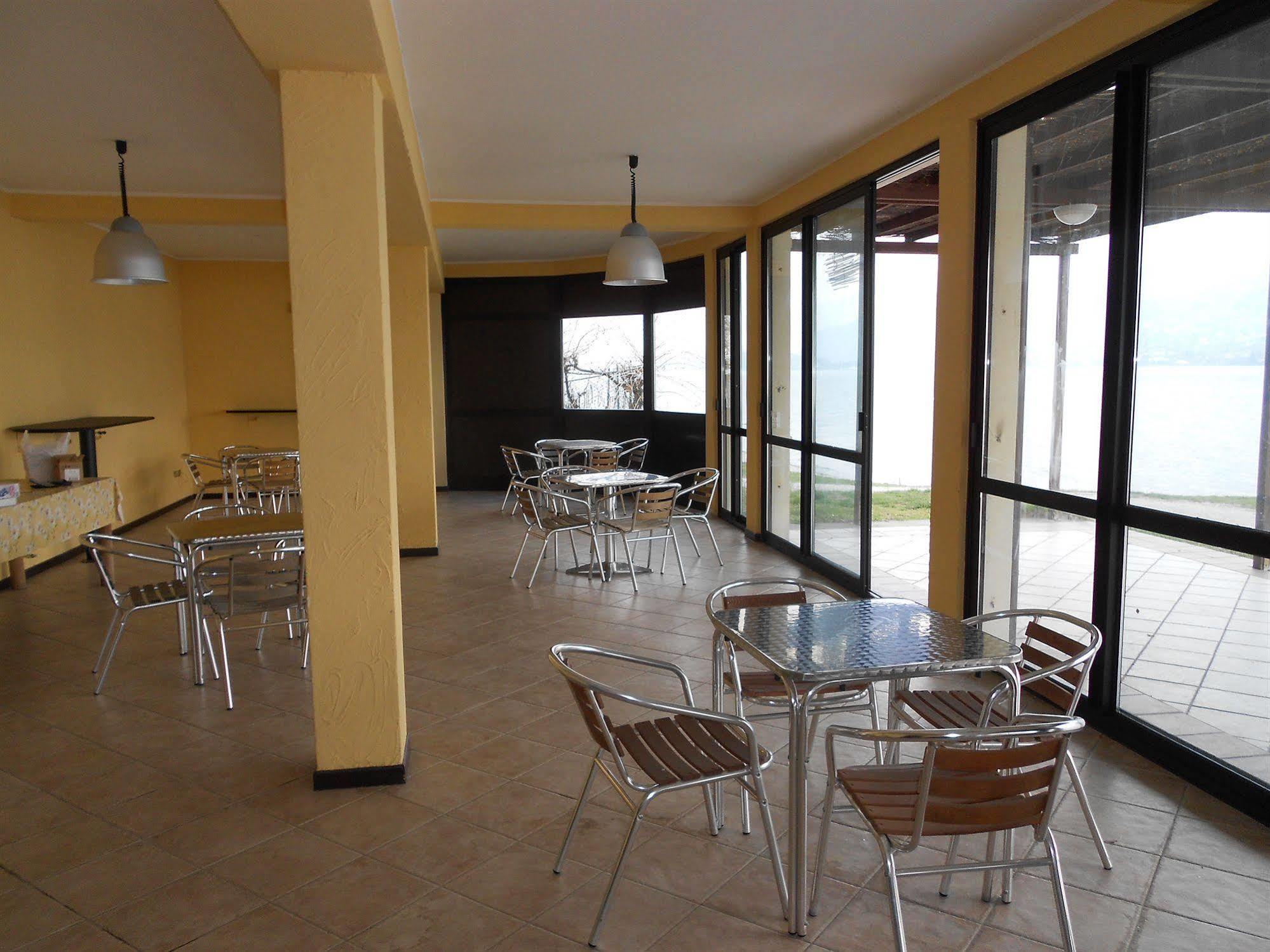 Hostal Lake Como Beach Hostel *